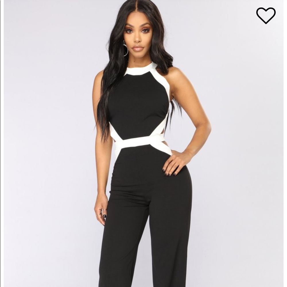 BNWT SEXY CUTOUT JUMPSUIT SIZE M